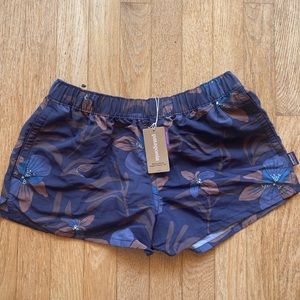 Patagonia barely baggies navy floral tropical size small new with tags
